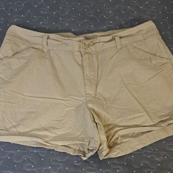 Columbia Women's Tan 4 inch Shorts size 14 - Picture 1 of 4